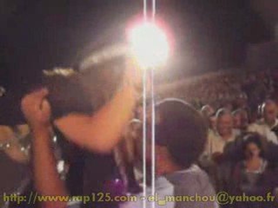 Amina Fakhet (chakhet) aime les policiers