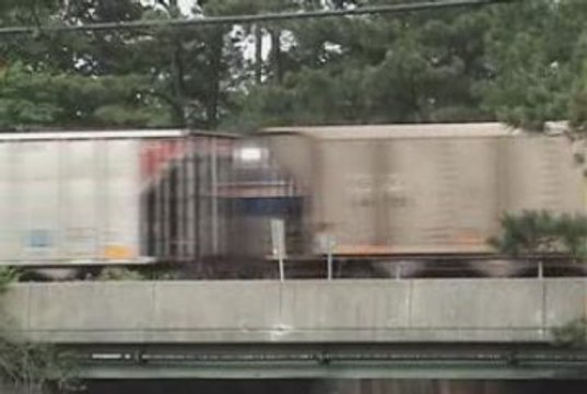 CSXT U306 meets Amtrak P090