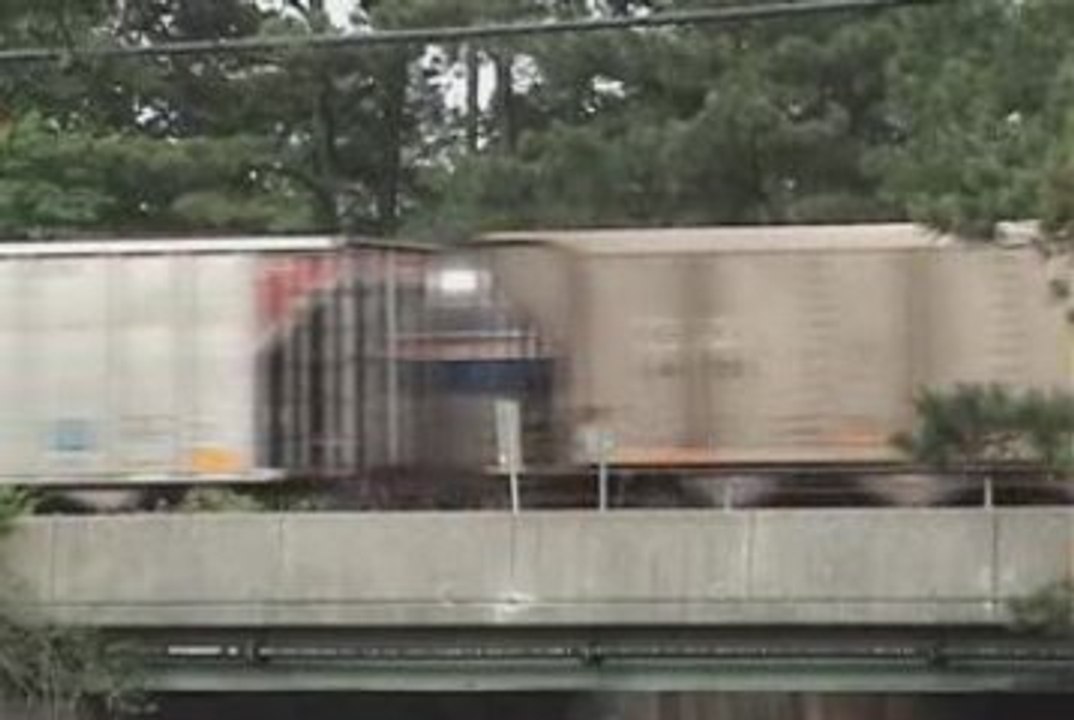 CSXT U306 meets Amtrak P090
