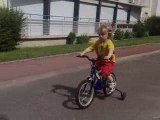 la vélo de ses trois ans
