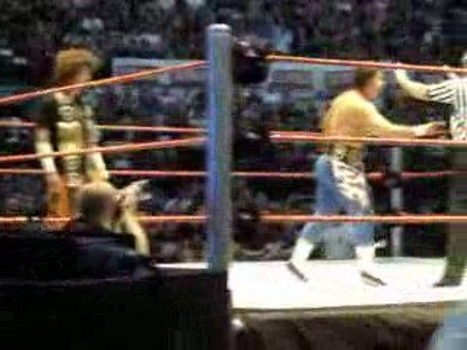 wwe raw nimes entree des freres colon primo et carlito