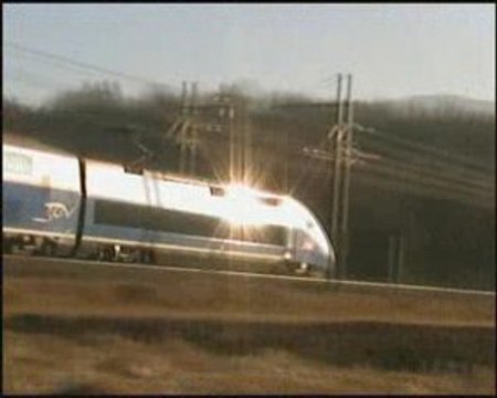 UM de TGV Duplex au lever du soleil à Artemare