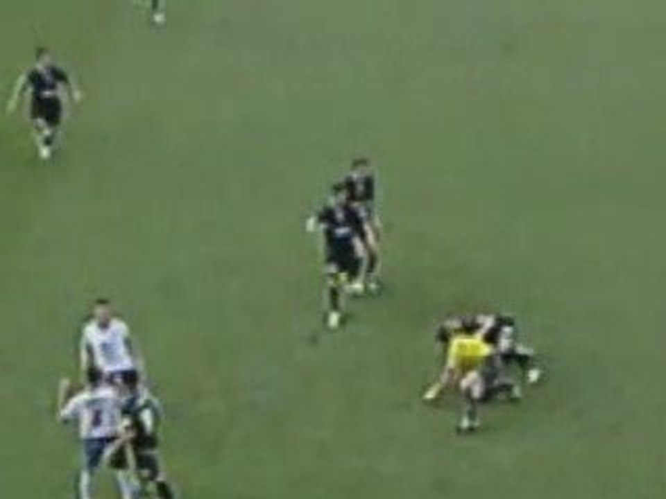 Arbitre tacle