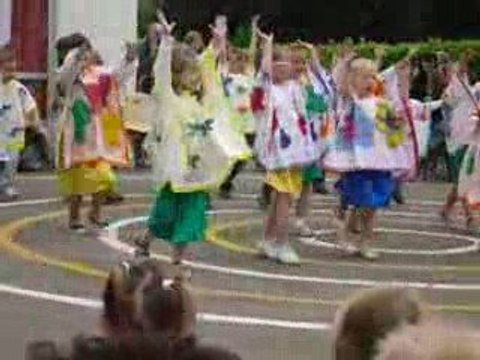 Fete de l'ecole sur l'afrique 6juin 2009 027