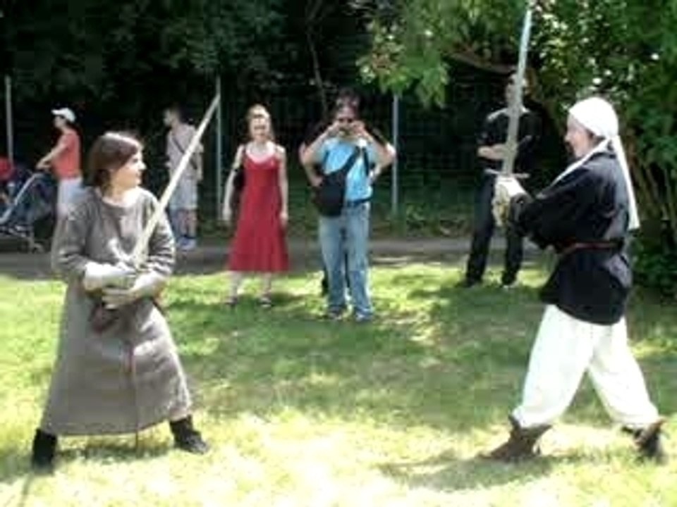 Escrime artistique mediévale à la fête médiévale de Vigneux