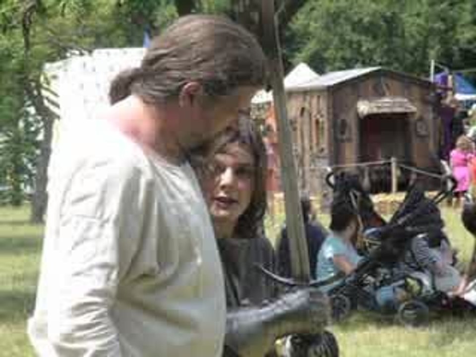 Fête medievale Vigneux escrime artistique Camille et Jerôme