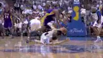 Ariza dives on the loose ball and somehow gets it to Odam