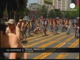 Des cyclistes nus dans les rues de Mexico