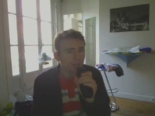 Wiwi égratigne "Follow you follow me"