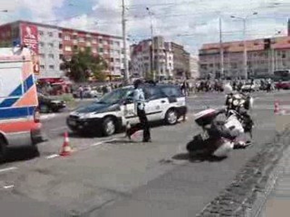 otrącony policjant