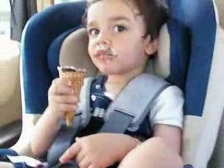 Sanyo26 123- arabada dondurma yerken