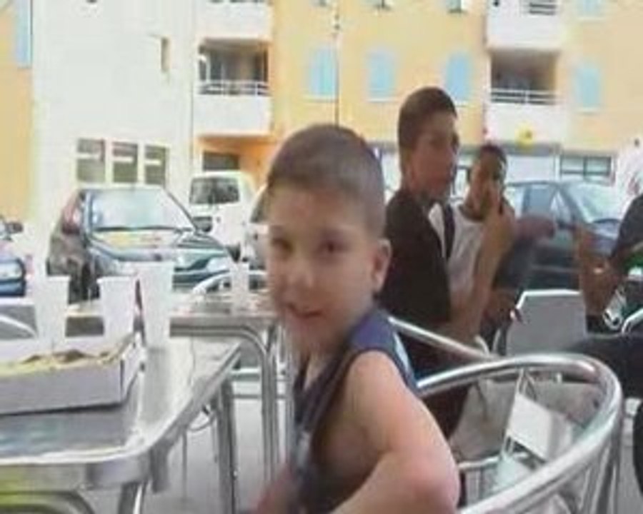 street bench-hamza-