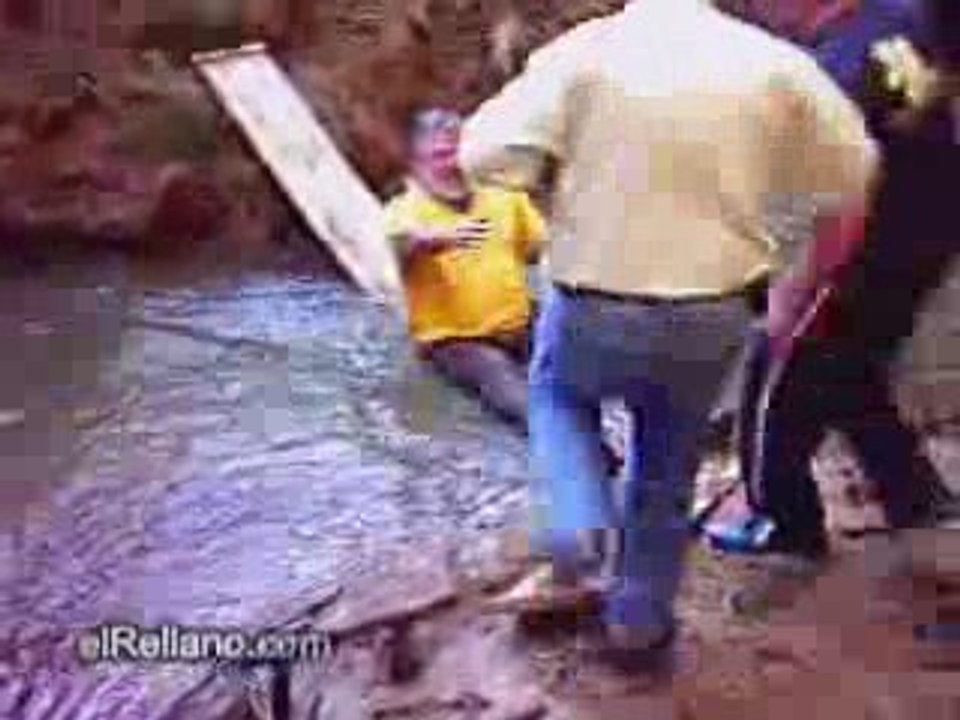 cruzando el rio