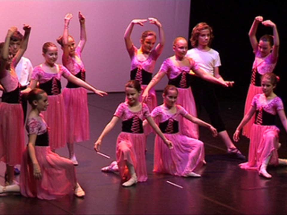 TULLE SPECTACLE DE DANSE DE FIN D'ANNEE EXTRAITS