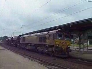 Class 66000 et 27 trémies Serquigny