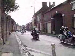 crèvecoeur : la file indienne de motos