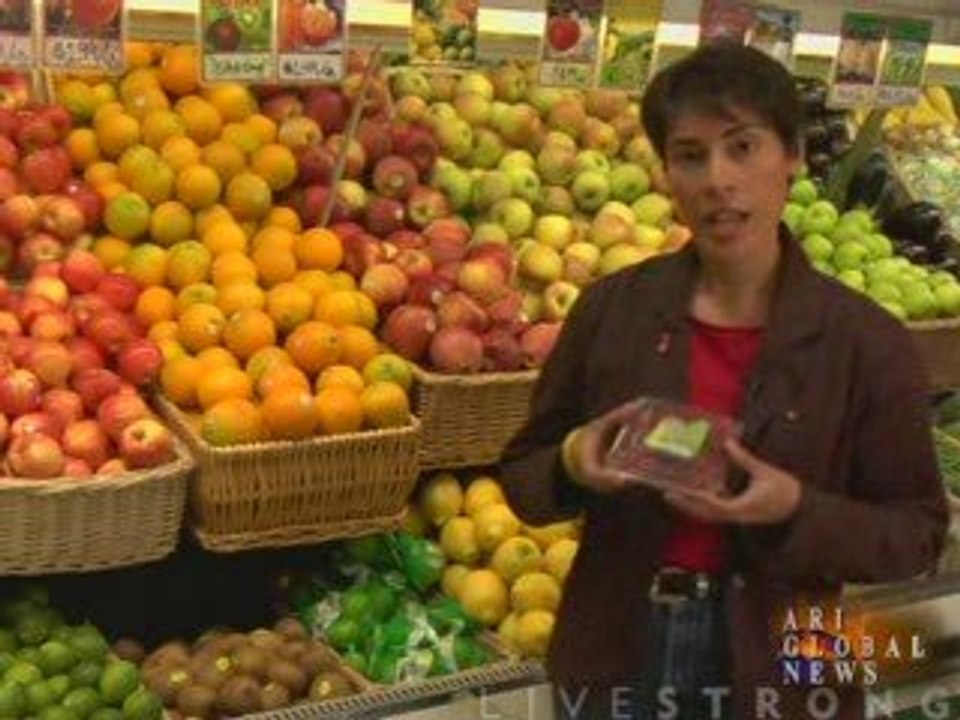 Израильские торговцы продают фрукты с наценкой в сотни %