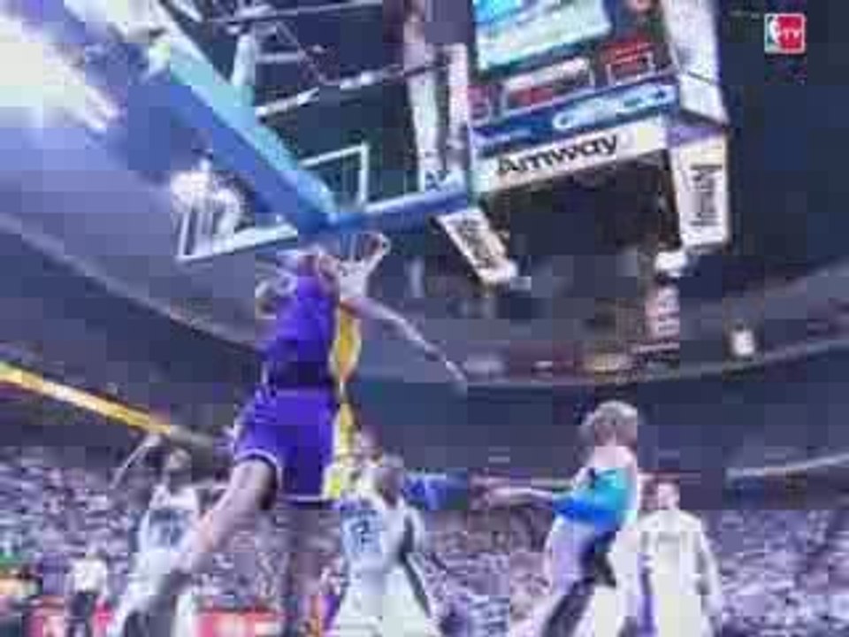 Lamar Odom With the Scooping Reverse Lay-Up