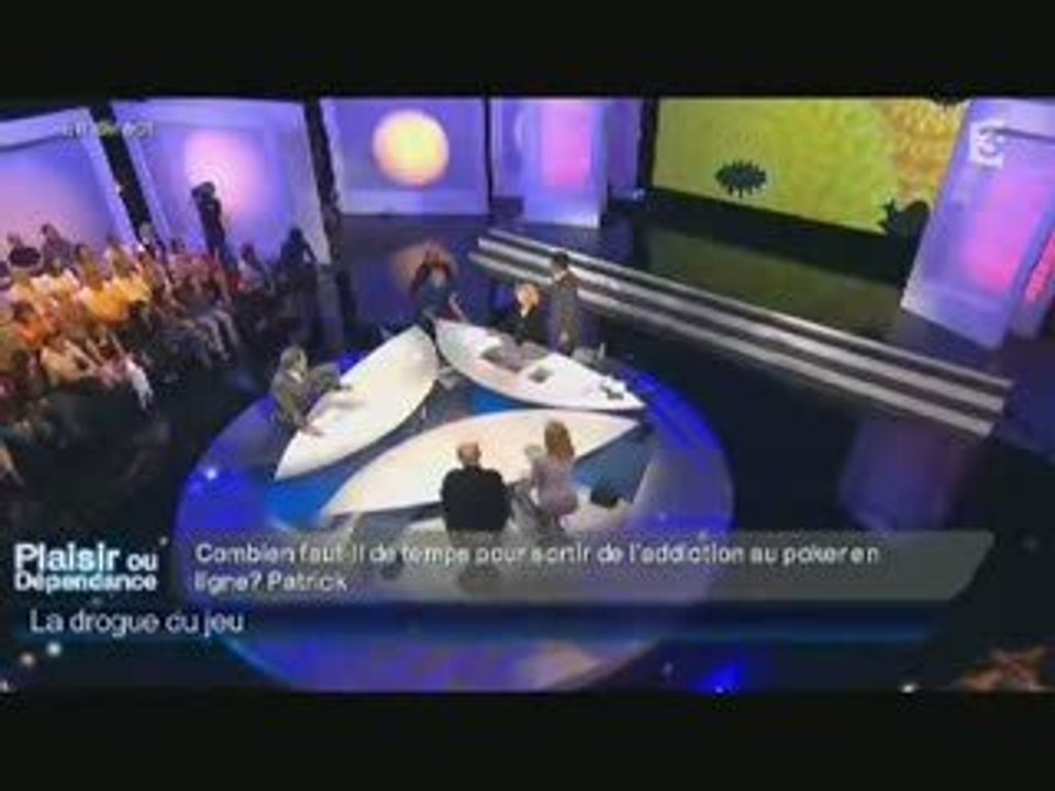 Un homme fait irruption sur le plateau de Fr3 en direct