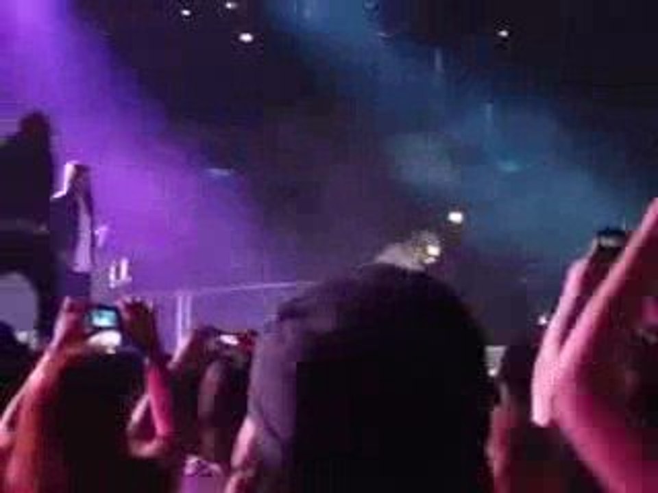 Lil' wayne sing championship pop bottles and falls