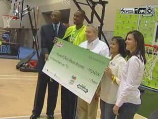 Dwight Howard Prepares for Slam Dunk Contest with Kids & Wrigley Double Double 🏀