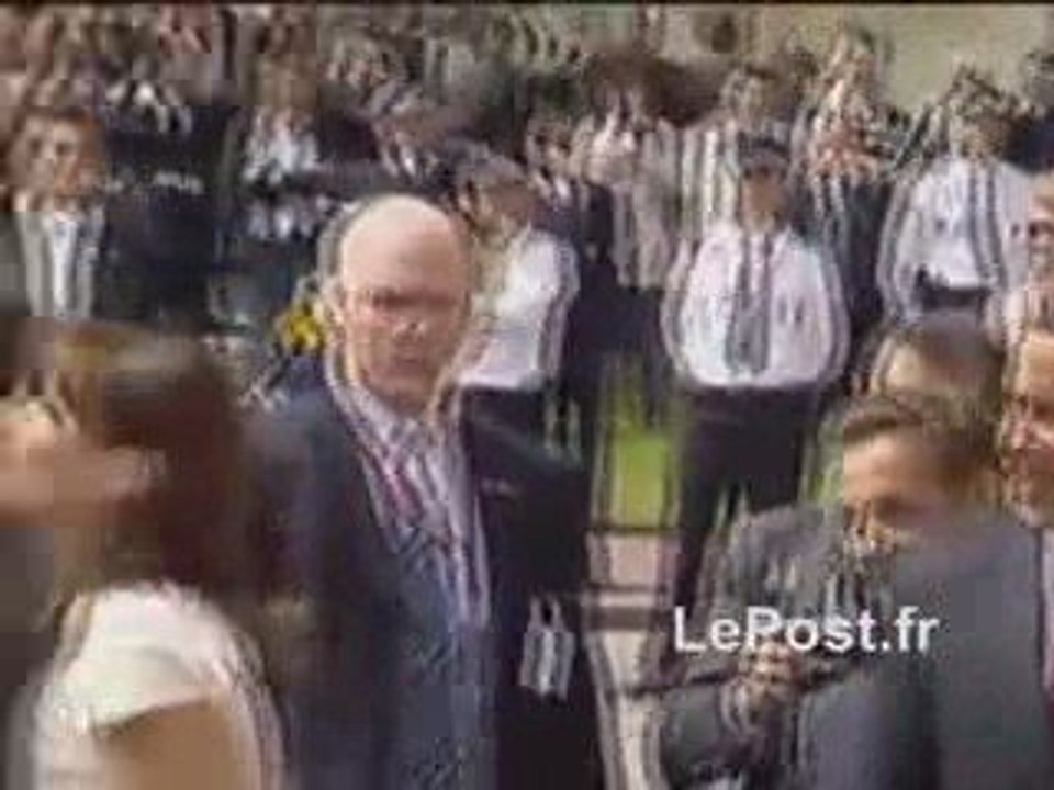 CARLA BRUNI vs BARAK OBAMA