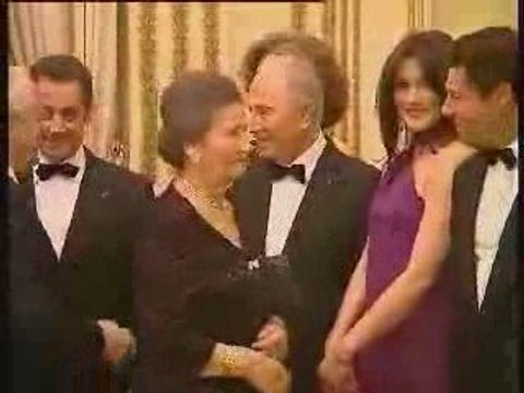 Simone Veil zappe Carla Bruni