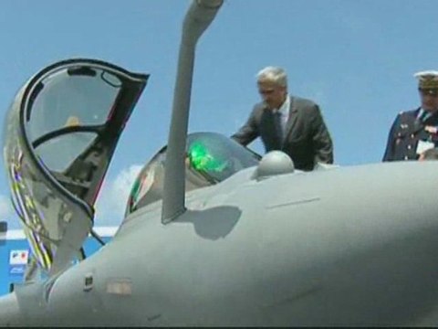 Visite du ministre de la Défense au salon du bourget