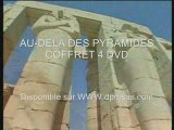 AU DELA DES PYRAMIDES D'EGYPTE