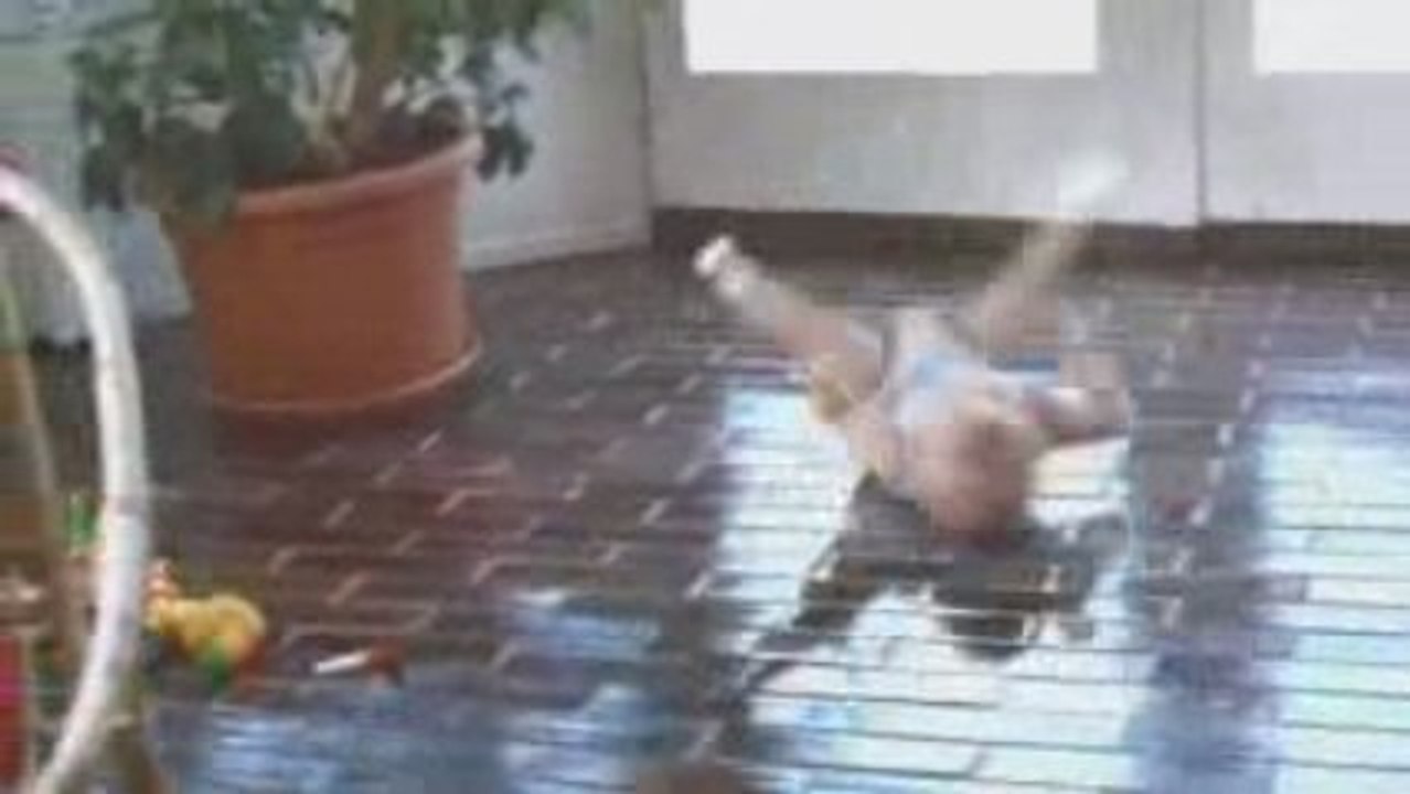 Evian - Teaser Bébé Break Dance