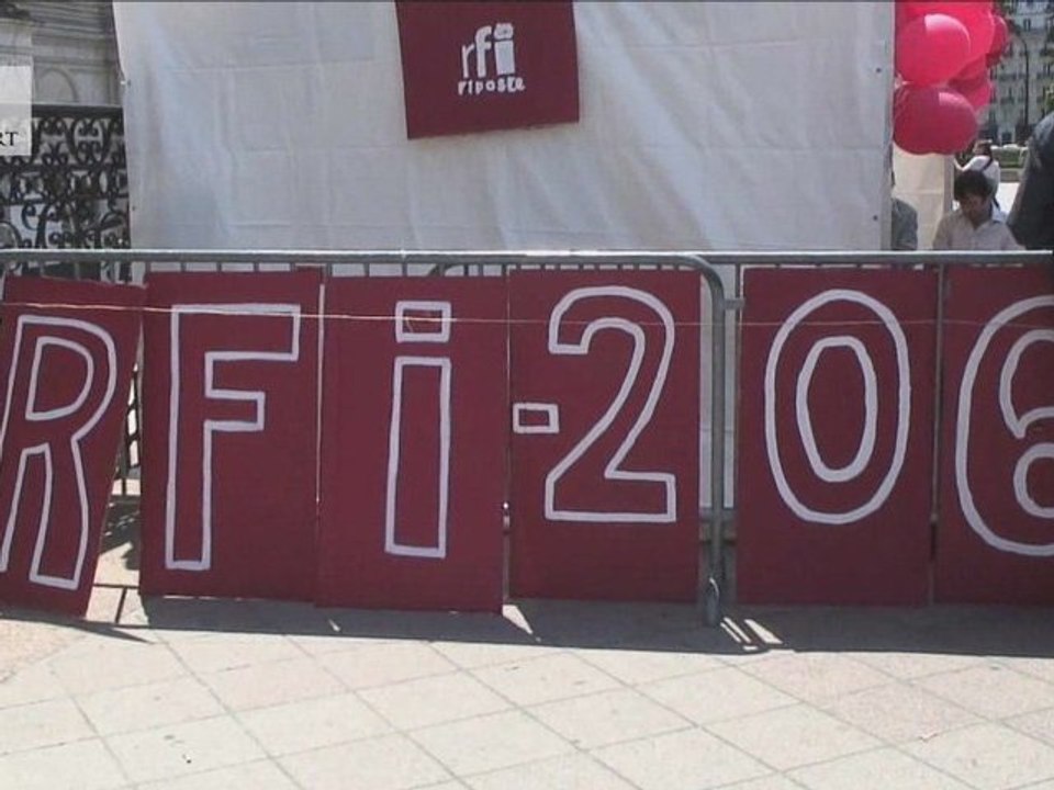 Les salariés de RFI protestent en radio