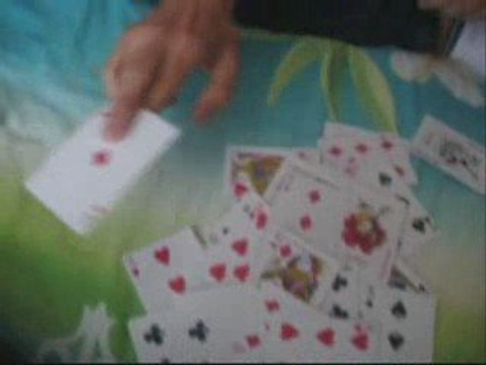 tour de magie de wofei(une cartes transperce la matière)