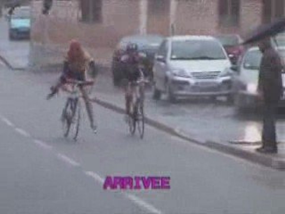 Regis frime à velo