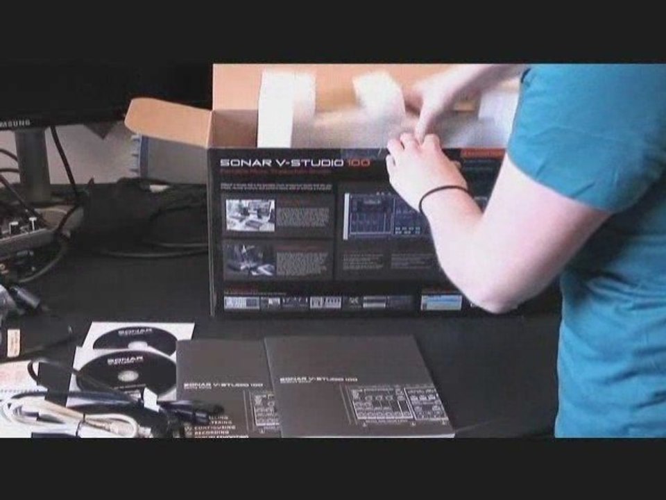 Unboxing SONAR V-Studio 100