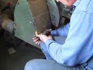 Traditionnal buffing of a spoon