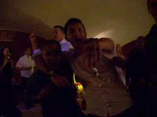 pk qd on est bourrer on ce tiens tjrs par le cou ?