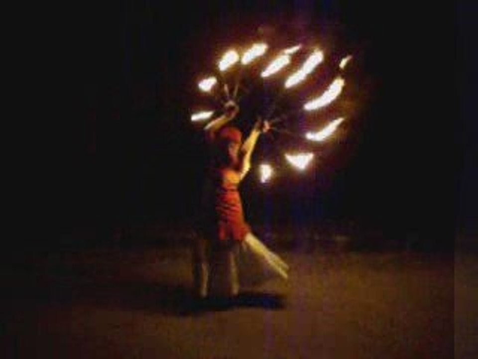 Dragon Rouge (éventails de feu)