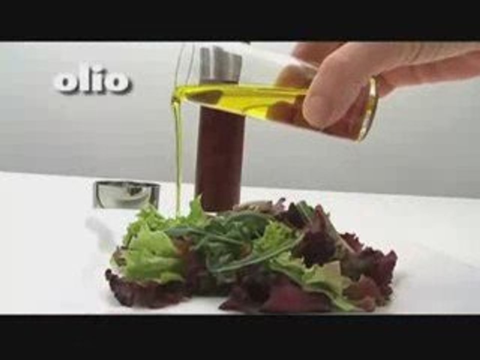 Le uova su un letto di insalata