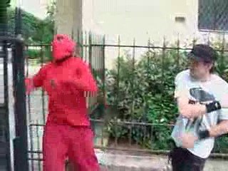 Agent L contre Chris Wear...