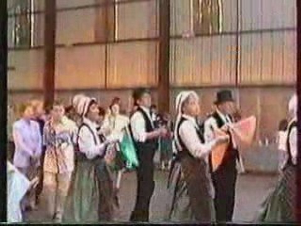 LES FOULARDS Danse Folklorique