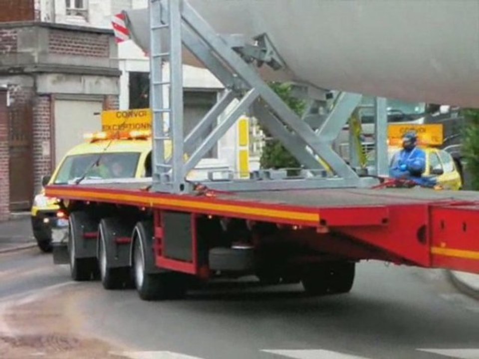 Vervins : les pales d'éoliennes bloquent la circulation