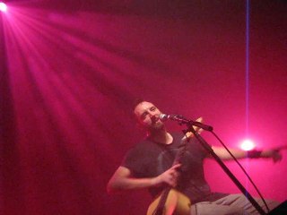 Fink @ Café de la Danse | 10.06.2009 - If Only with guitar 1