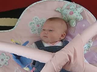 Paupiette sur son tapis d'éveil