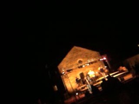 boire une biere avec le chanteur a la fete de la musique