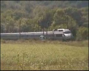 Un TGV PSE à Artemare sur un Genève - Paris