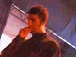 Oasis - Liam et le drapeau de Manchester @ Vienne 14.06.09