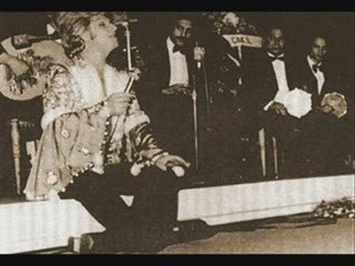 ZEKİ MÜREN-Koklasam saçlarını bugece...