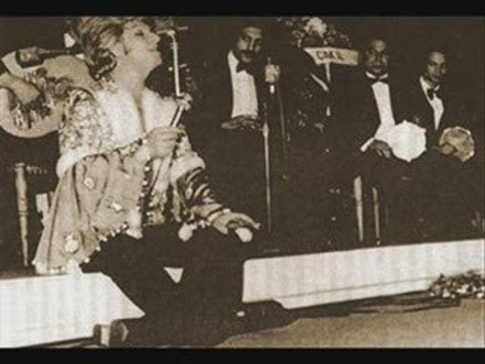 ZEKİ MÜREN-Koklasam saçlarını bugece...