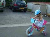 Elsa son vélo