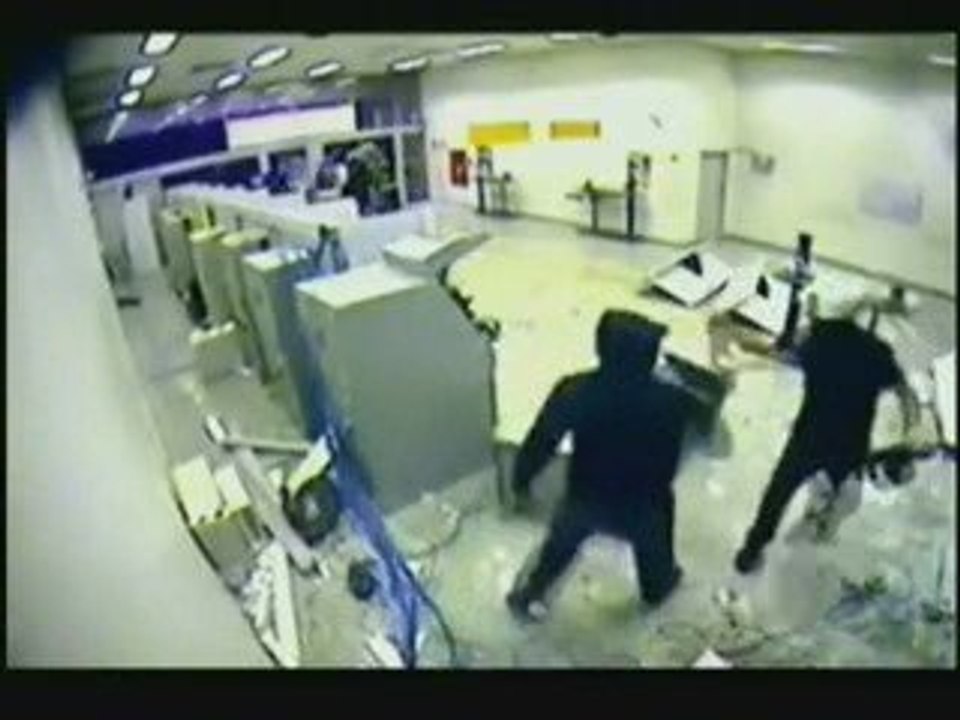 voleurs de distributeur automatique de billets